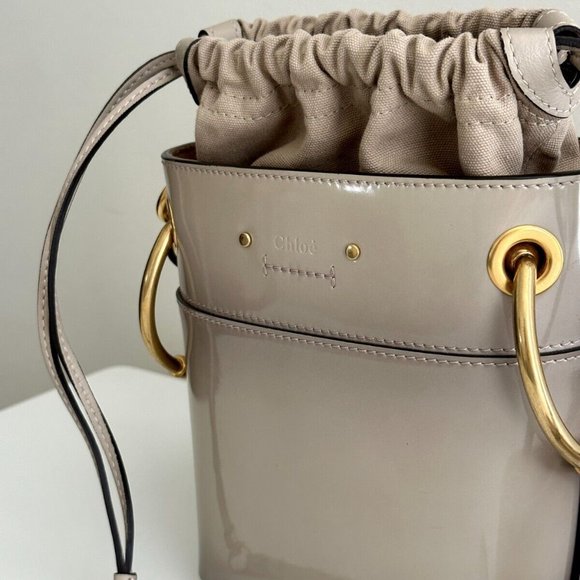 CHLOE Roy Small Gray Patent Leather Bucket Crossbody 2 Way Bag - Picture 8 of 13